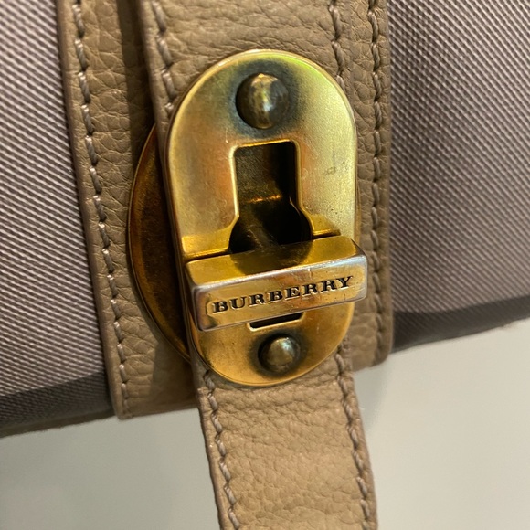 Authentic Burberry Bag - Picture 2 of 12